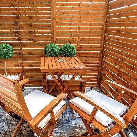 Lux Studio 11 With Yard In The Heart Of Athens Appartement Buitenkant foto